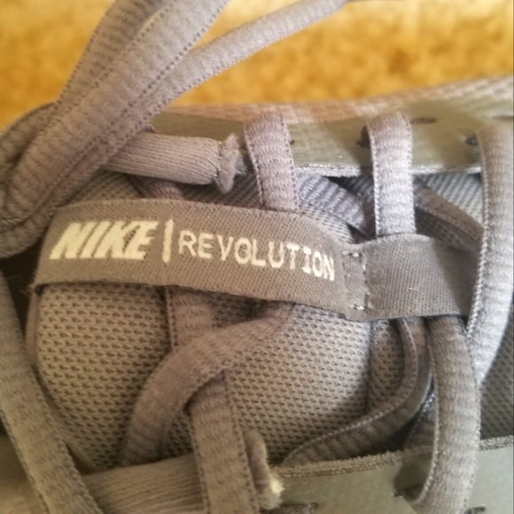 Nike Revolution 5 - Women Size 6.5 US - Picture 4 of 10